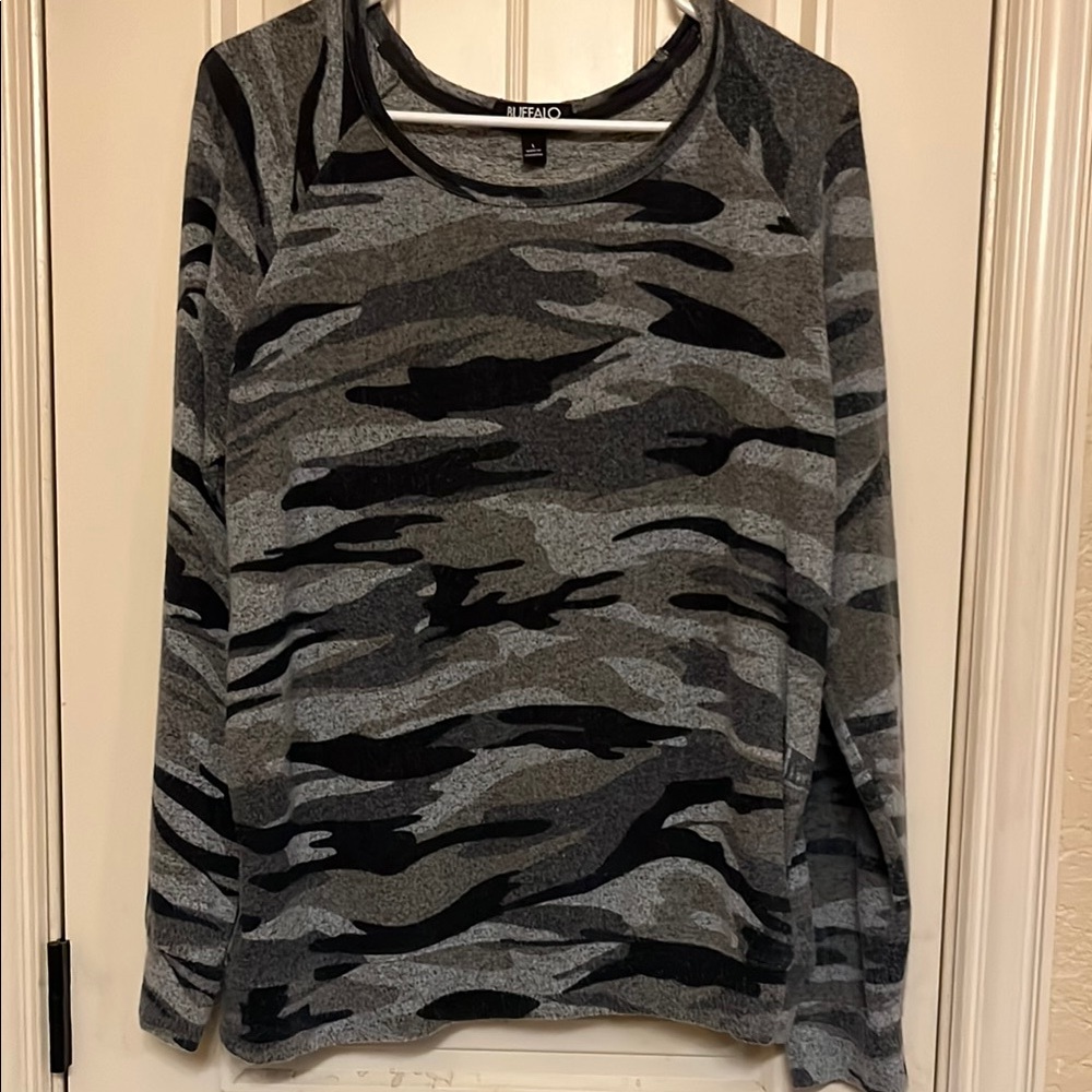 Buffalo by David Bitton Gray Camo Long Sleeve Top